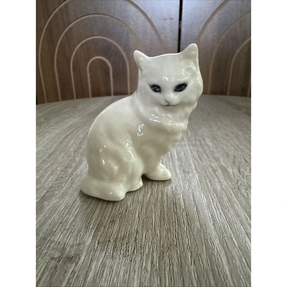 Vintage White Persian Cat Ceramic Figurine